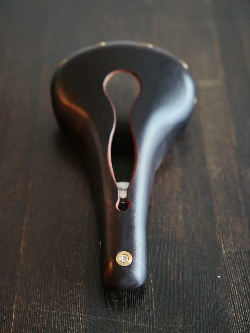 BERTHOUD aspin open leather saddle 工具付き