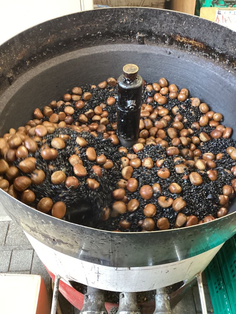 【キョロ】　　ビックサイズ‼️焼きたて‼️天津甘栗5キロ入り