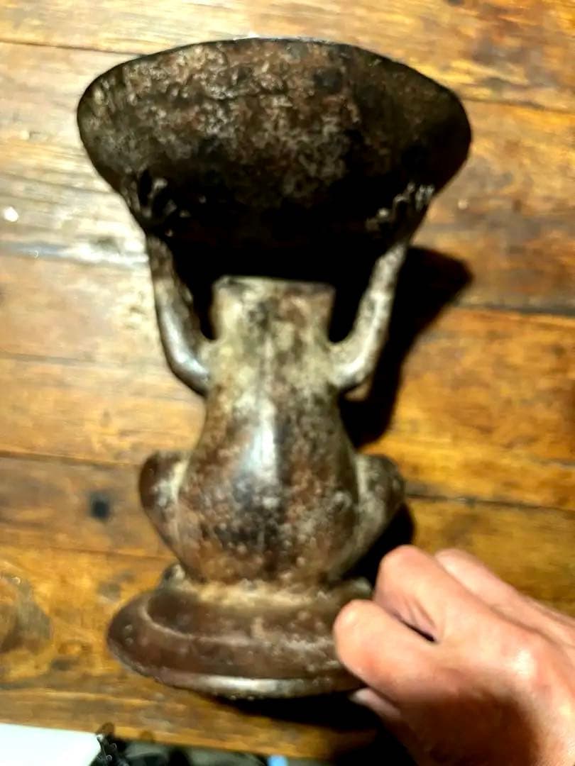 カエル型金属オブジェ 高さ約20cm