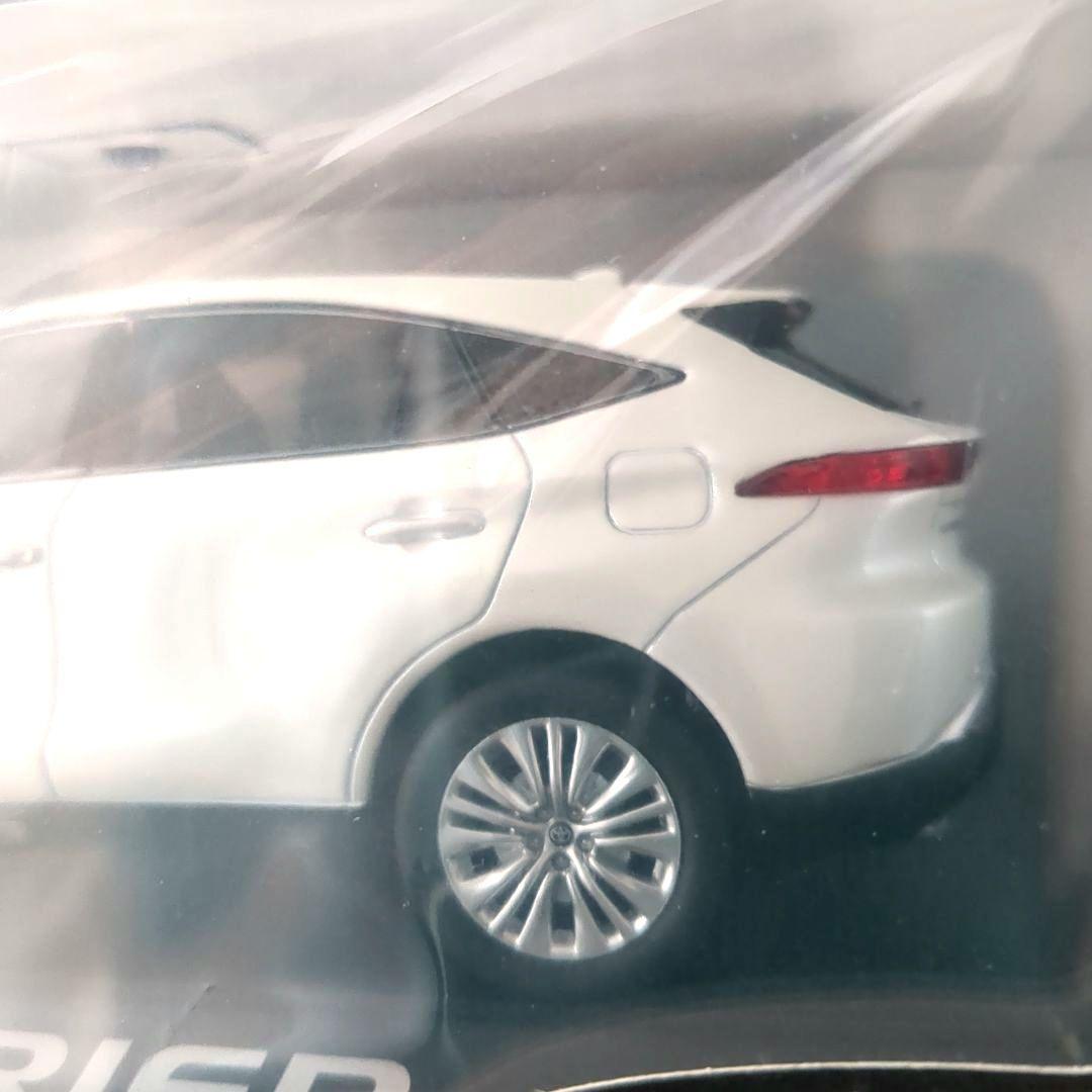 トヨタ HARRIER ミニカー 1/30スケールダイキャスト製 ホワイトパール