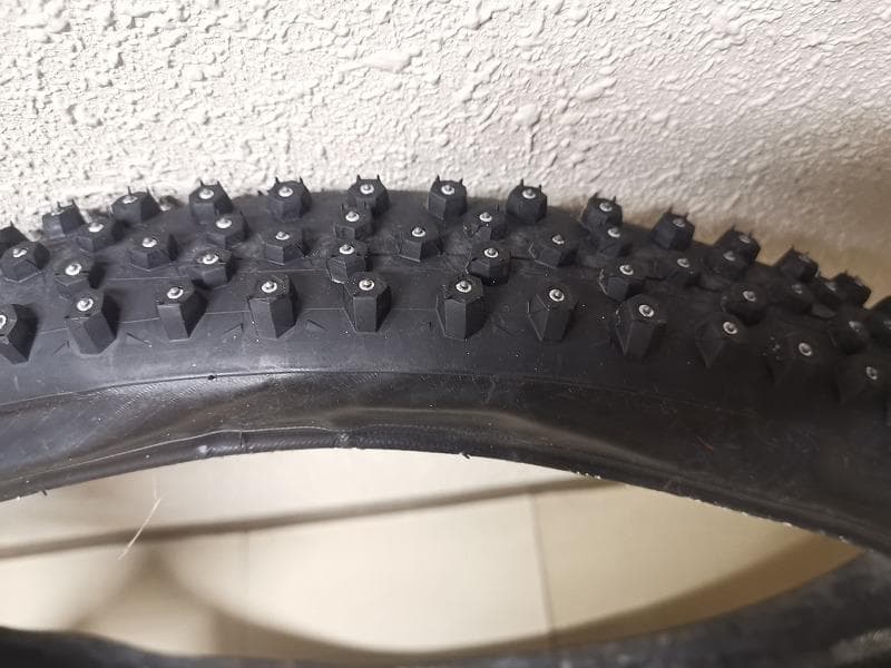 希少 2本 アイススパイカー シュワルベ 26インチ スパイクタイヤ