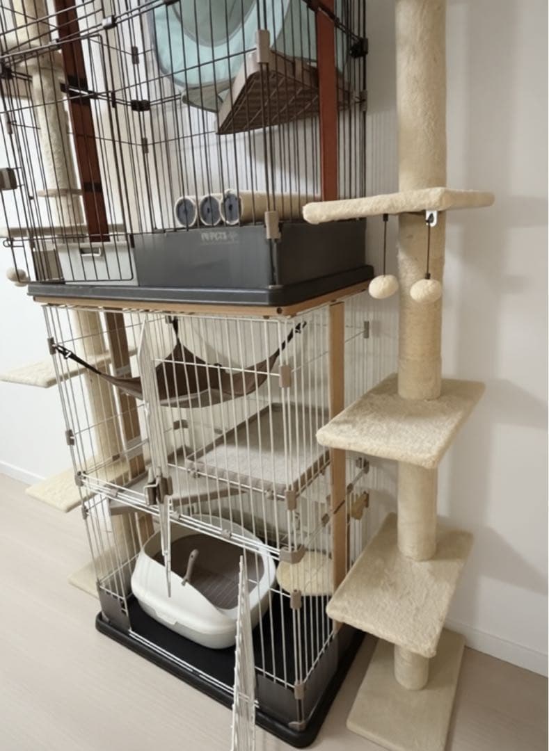 13万円以上品　キャットゲ－ジ　猫ケージ✖️2個とトイレと爪研ぎ一式