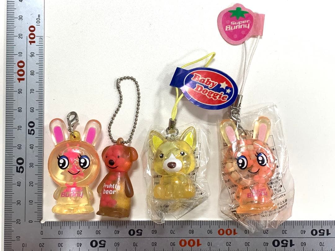 ブラックライトで光る！バニージェル　キャラクターストラップ　4体セット