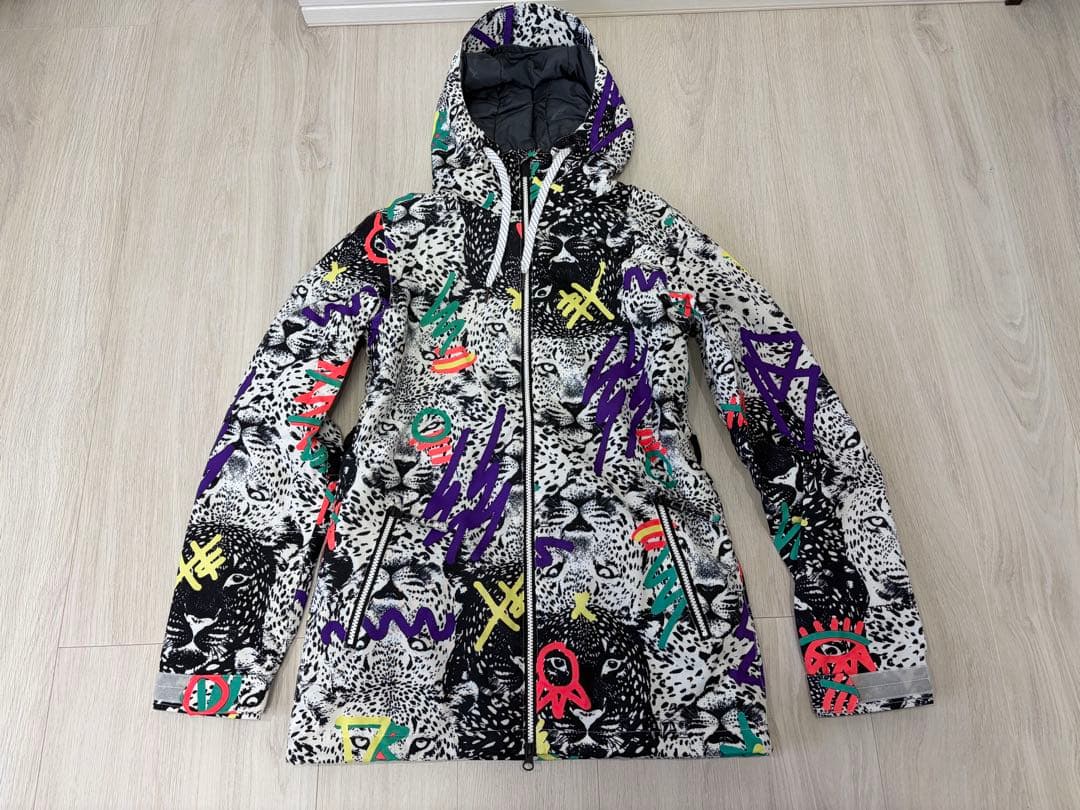 VOLCOM スノーボードジャケット（女性用）