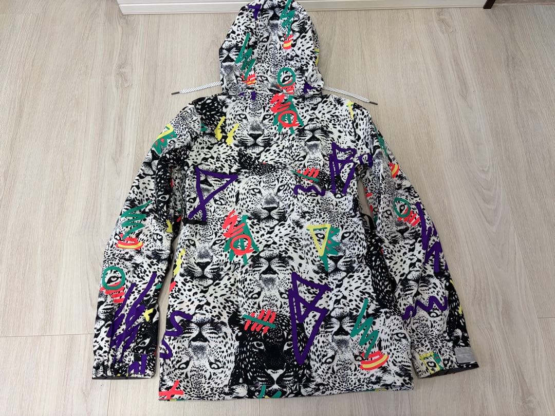 VOLCOM スノーボードジャケット（女性用）