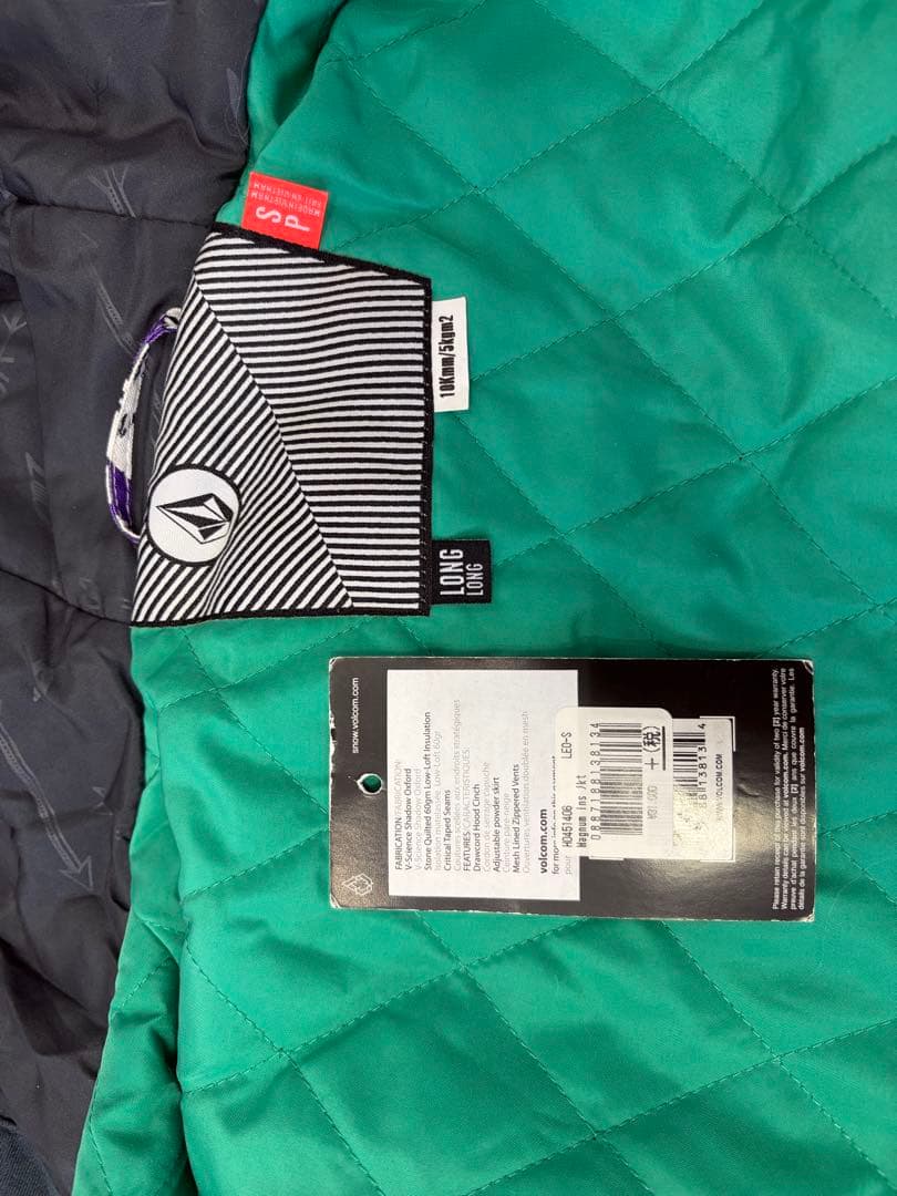 VOLCOM スノーボードジャケット（女性用）