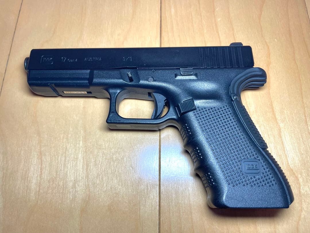 東京マルイ　グロック17 GEN4 カスタムパーツ組込　マガジン2本付　ガスブロ