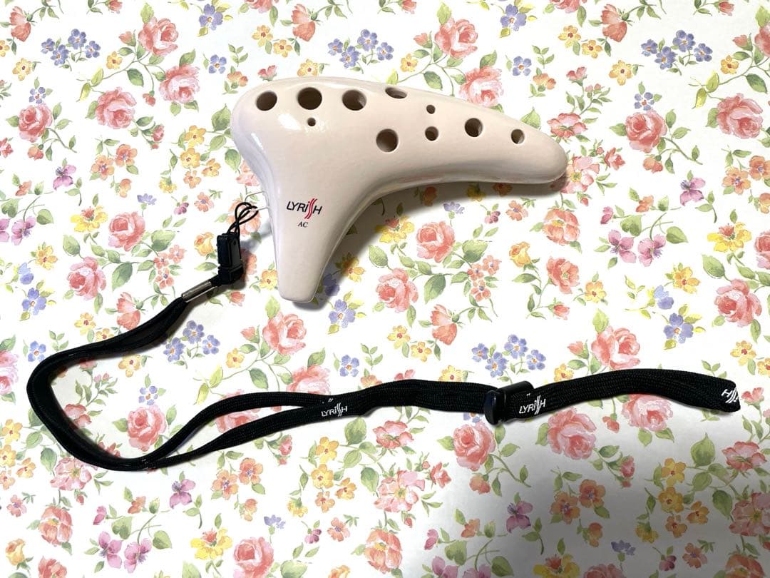 LYRISH オカリナ クリーム色 ケース付き