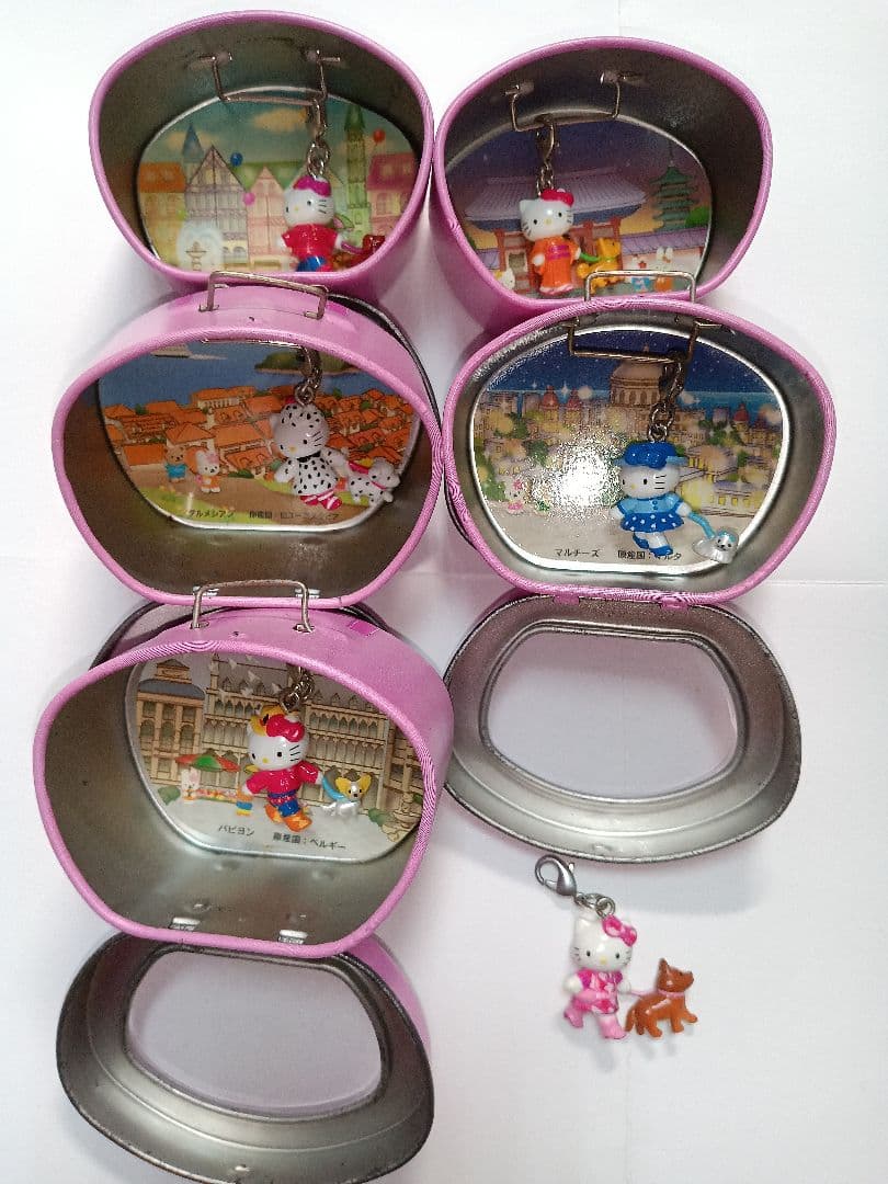 ハッピー　ハローキティ　世界　子犬のお散歩　ファスナーマスコット　6種