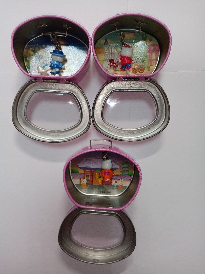 ハッピー　ハローキティ　世界　子犬のお散歩　ファスナーマスコット　6種