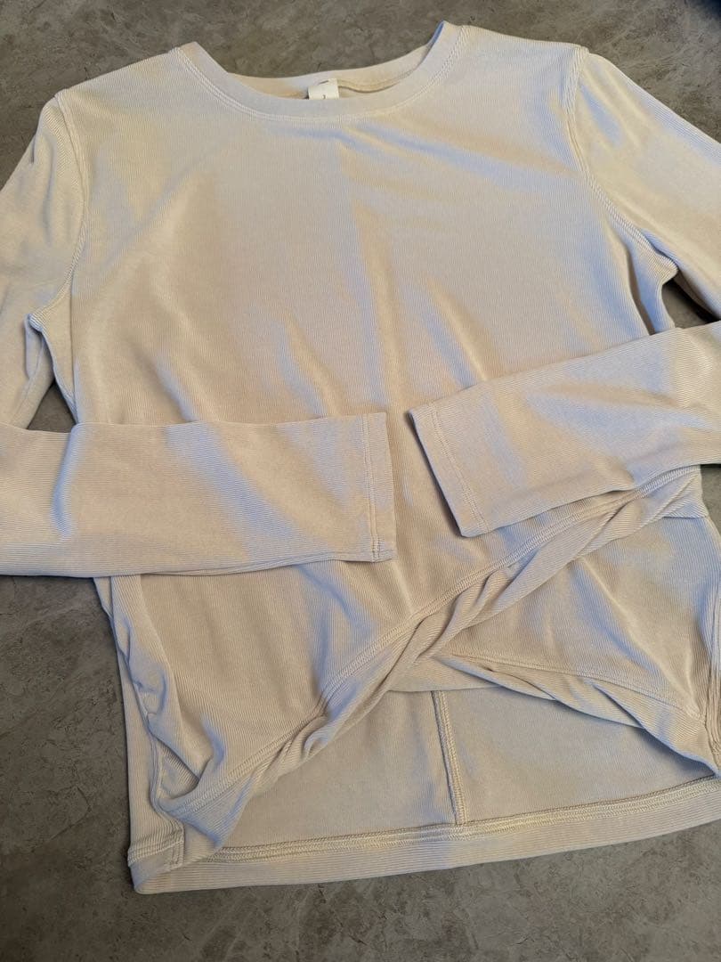 ルルレモン　美品 クリーム色 長袖 ヨガウェア サイズ2