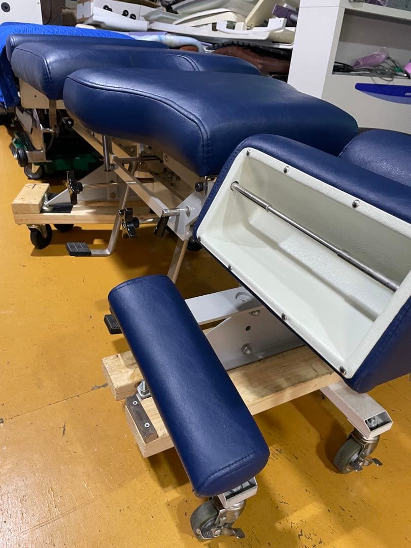 カイロプラクティック　ロイド402トムソンテーブル　トムソンベッド美品