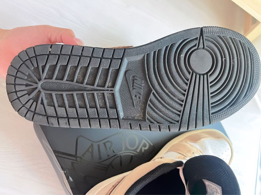 美品NIKE Air Jordan ハイカットシューズ ベージュ/ホワイト25