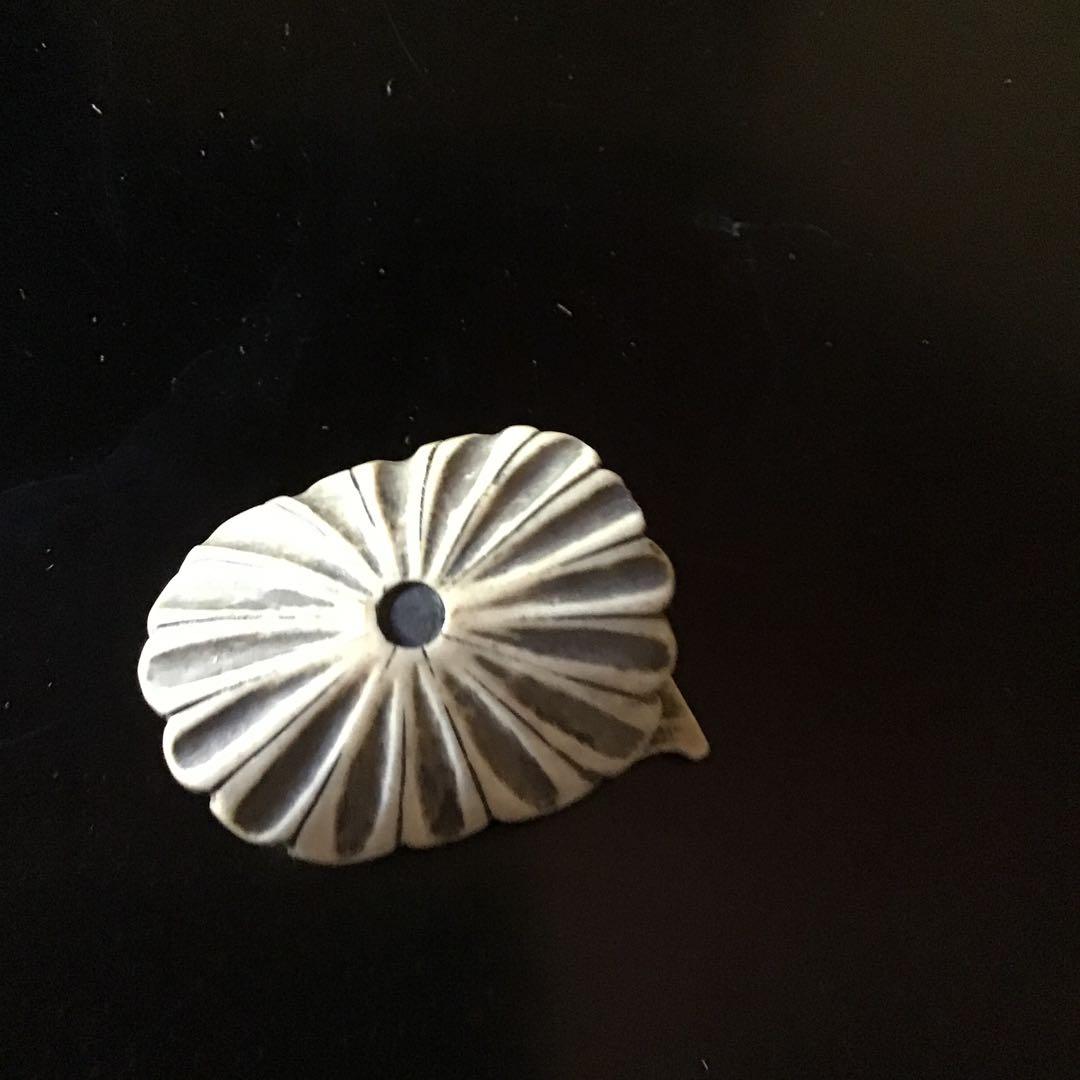 根付け　菊花図柄　日本ホンシュウ鹿角　　N17