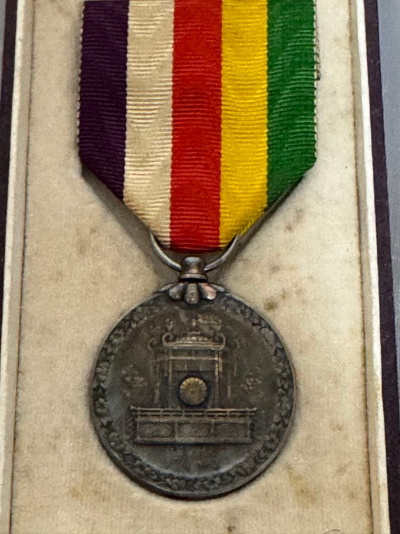 銀製　菊紋　大記念章 メダル 銀色 リボン付き