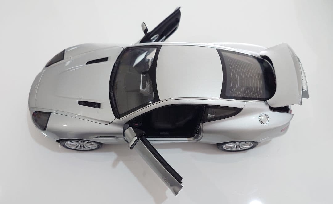 Aston Martin Vanquish V12 1/12【京商】