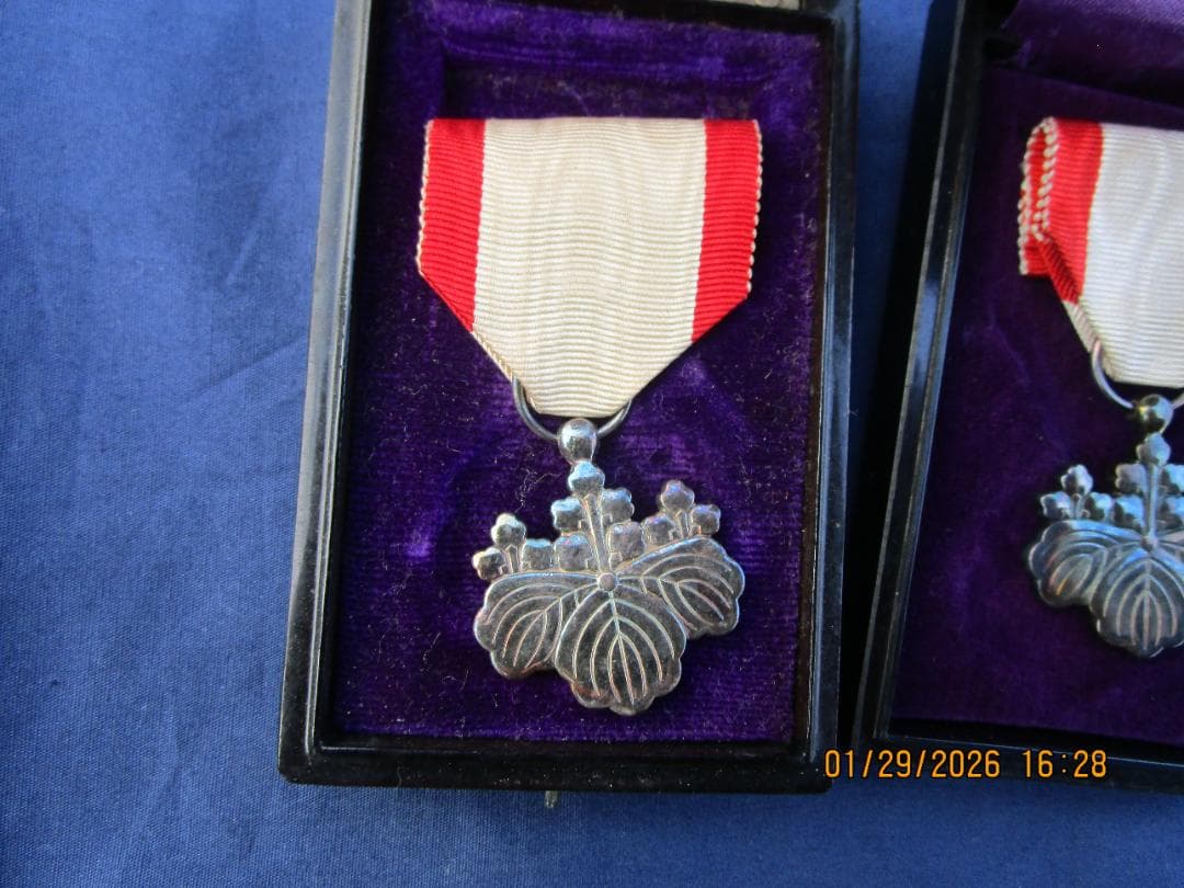 勲章　勲八白色桐葉章　2箱　記章なし