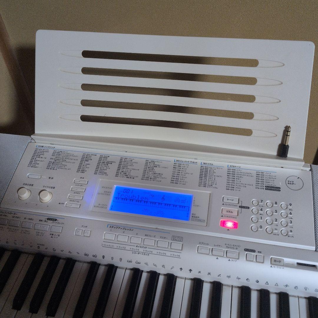 USED　CASIO カシオ　LK208光ナビゲーション　キーボード　電子ピアノ