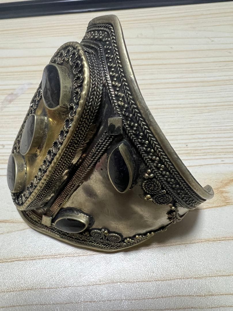 アンティーク難あり　クチ族トライバルカフブレスレット