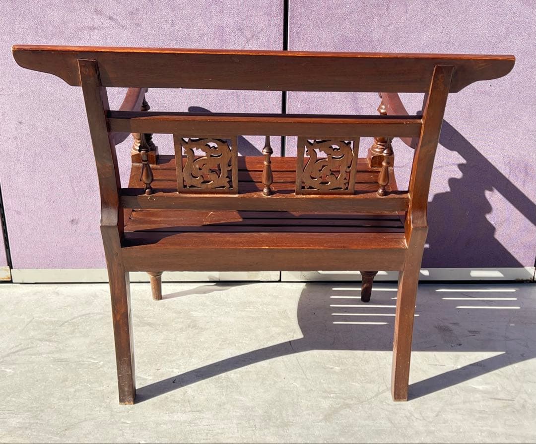 チーク材またはオーク材で作られたオランダ植民地風のベンチまたは椅子