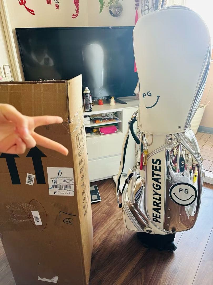 PEARLY GATES シルバー キャディバッグ　一月に購入したばかり、美品