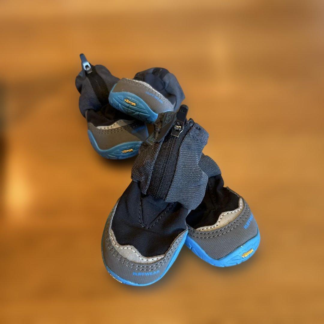 Ruffwear Polar Trex mont-bellドッグシューズ 黒/青