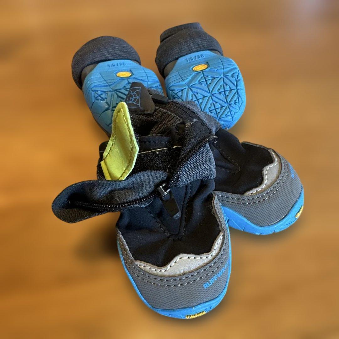 Ruffwear Polar Trex mont-bellドッグシューズ 黒/青