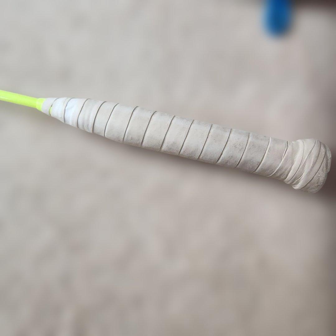 YONEX　アストロクス77 バドミントンラケットガット無し1本と袋のセット！