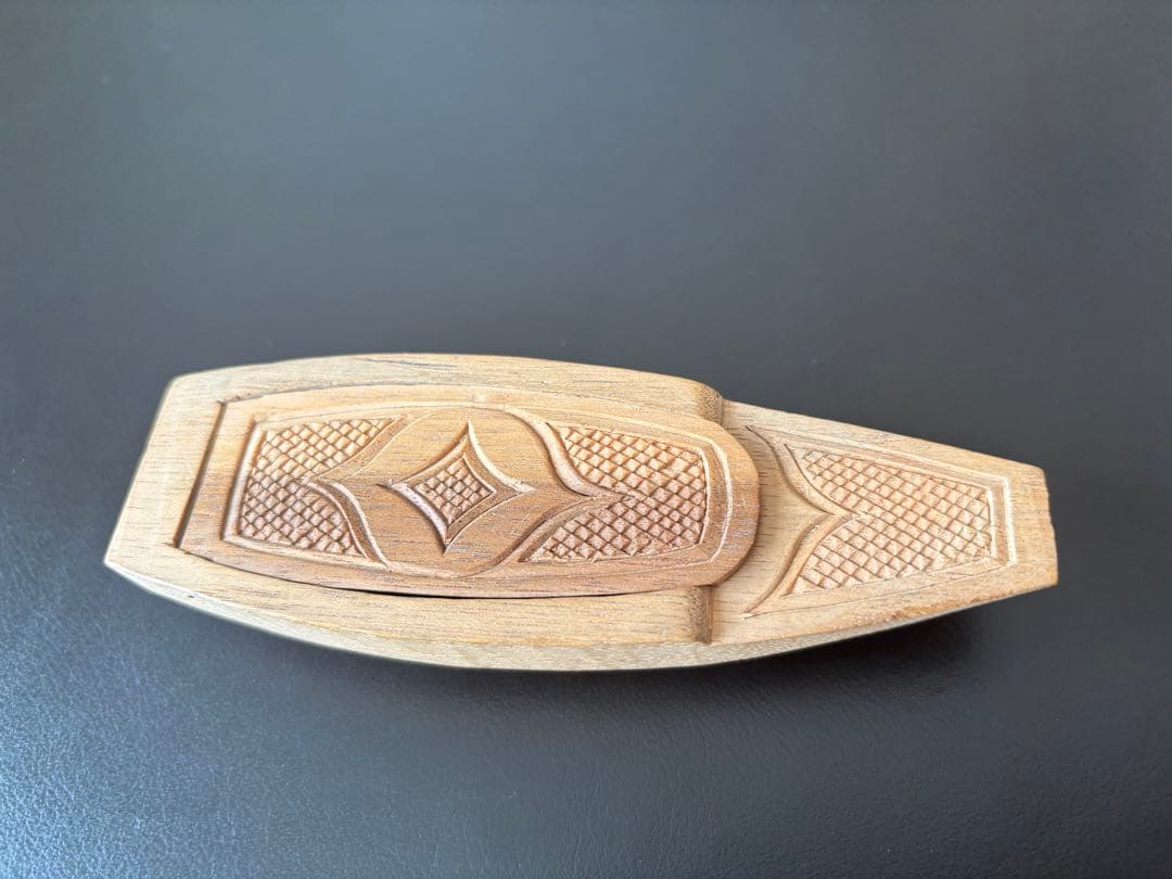 舟型　アイヌもんよう　木彫　小物入れ