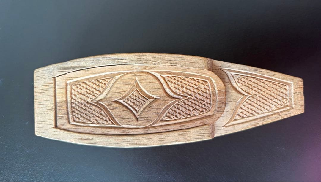 舟型　アイヌもんよう　木彫　小物入れ