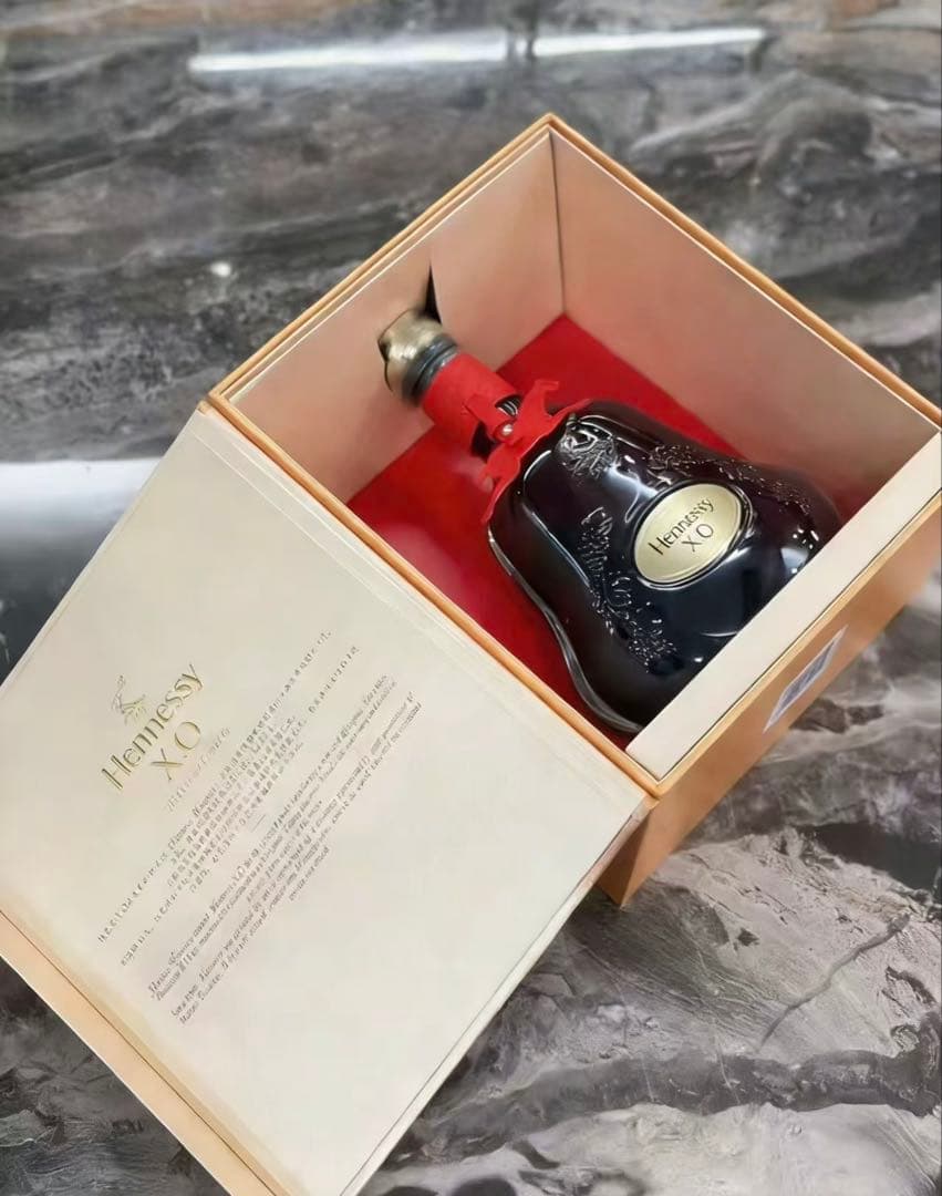 Hennessy X.O コニャック Xu Zhenデザイン馬干支