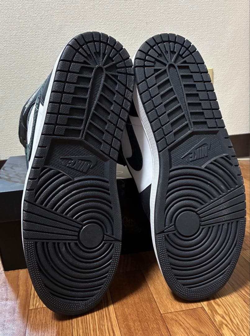 【新品タグ箱付】ナイキ エアジョーダン1 ミッド \"パンダエレファント\"