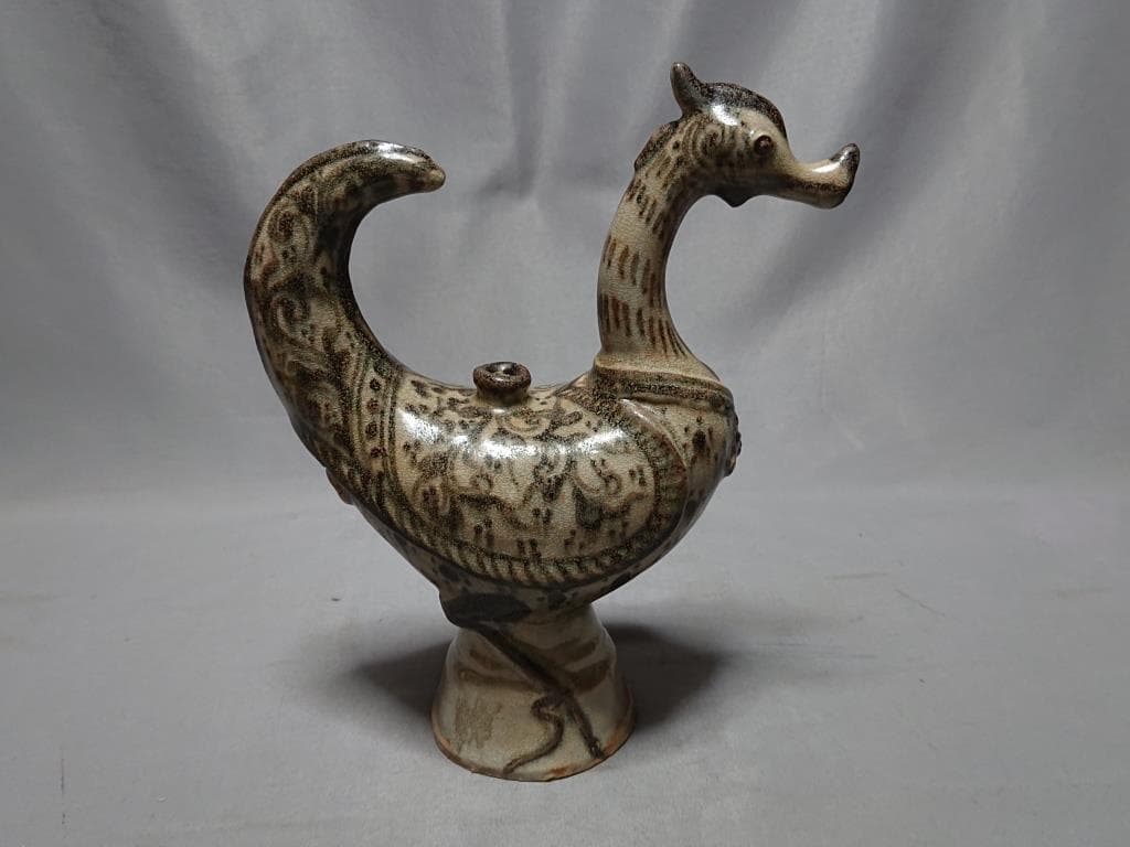 コレクター収集品　タイ　カロン鉄絵 唐草紋 クジャク形　水注15～16世紀