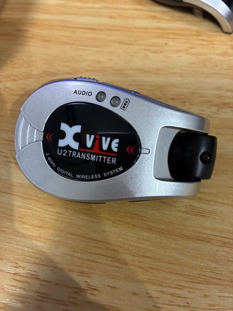 Xvive XV-U2 ギターワイヤレスシステム 色シルバー