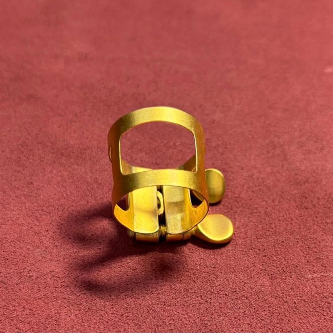 ブルズアイ　ソプラノサックス用リガチャー　サテン仕上げ　順締め