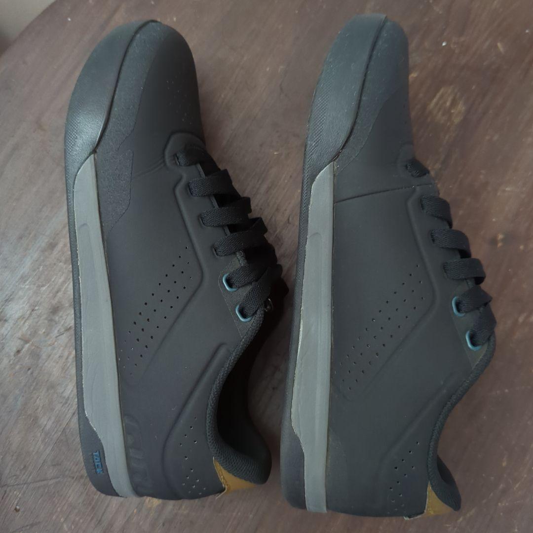 giro サイクリングシューズ　ラッチ