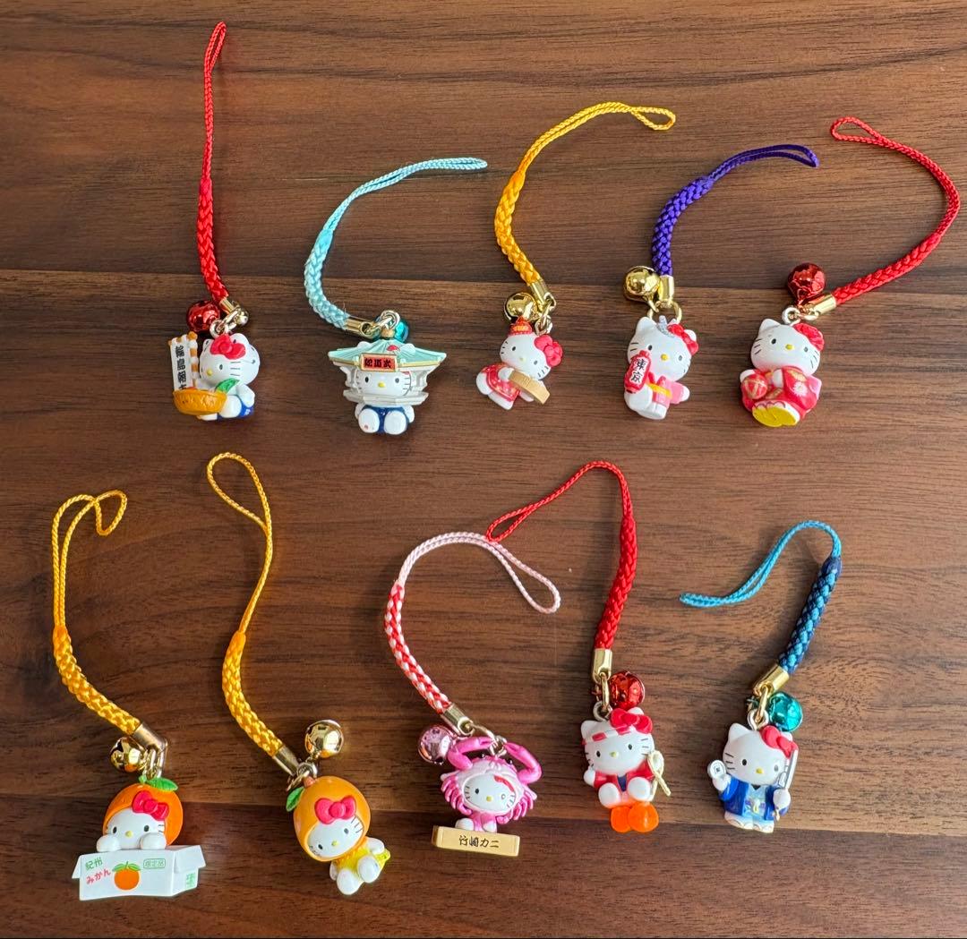 美品♡ご当地キティ根付け、キーホルダー、ピンズ　60個まとめ売り＋りんごキティ缶