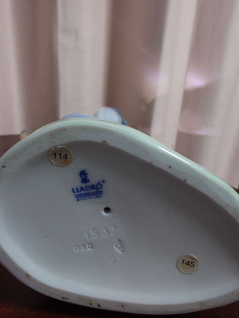 専用J様　LLADRO　青と白の陶器製女性像と犬