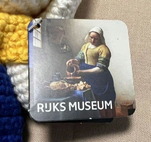 ミッフィー ・ 編みぐるみ（大）フェルメールの牛乳を注ぐ女「オランダ国立美術館」