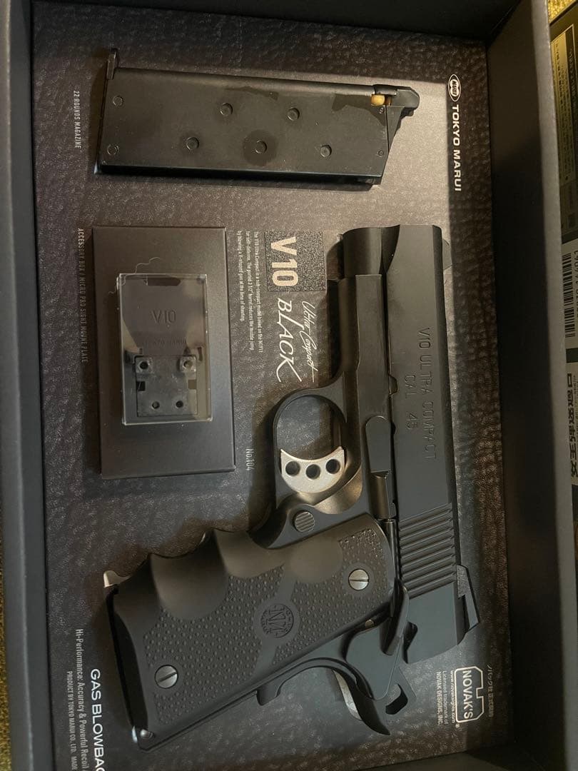 極美品　東京マルイV10 Ultra Compact Black ガスガン
