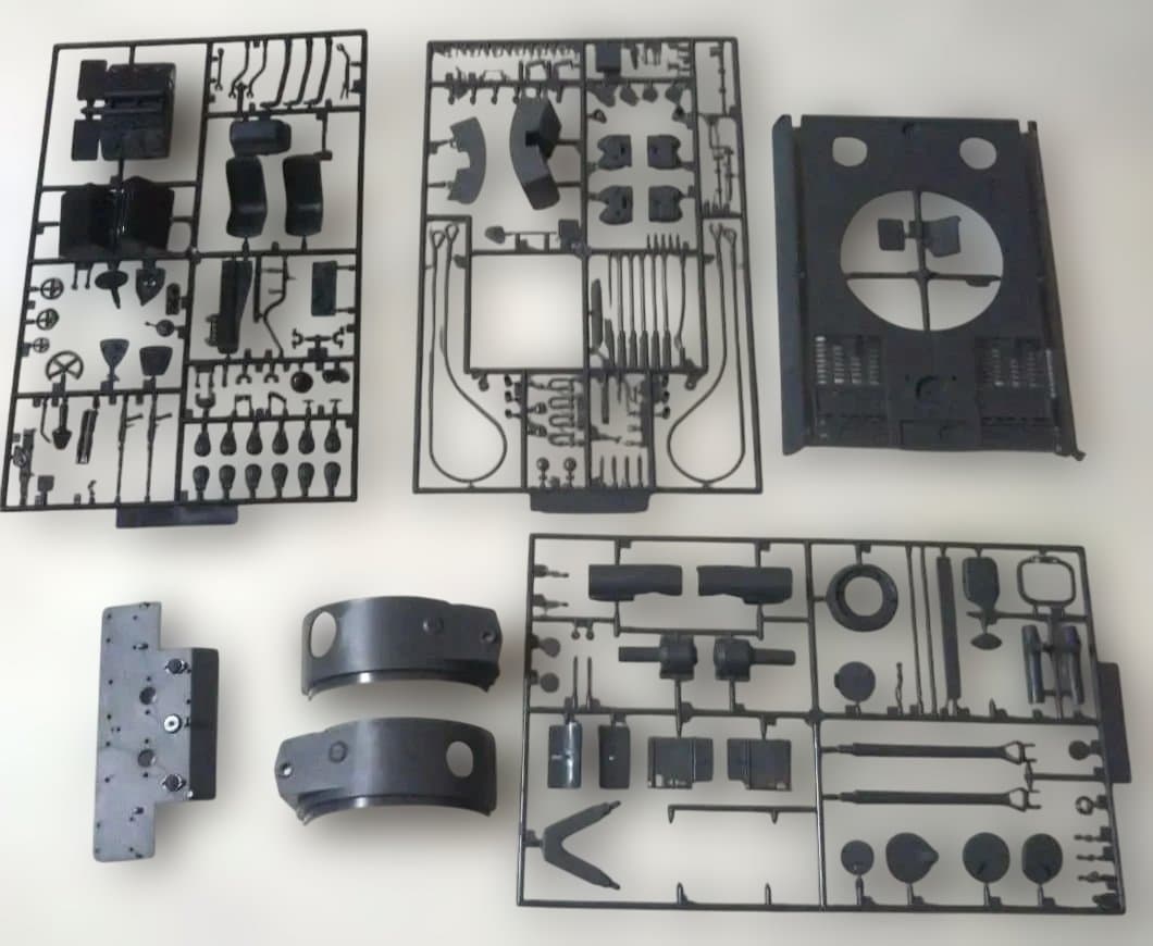 ヨ*ン様 タミヤビックスケールドイツ陸軍重戦車 タイガーI型 1/25一部ランナ