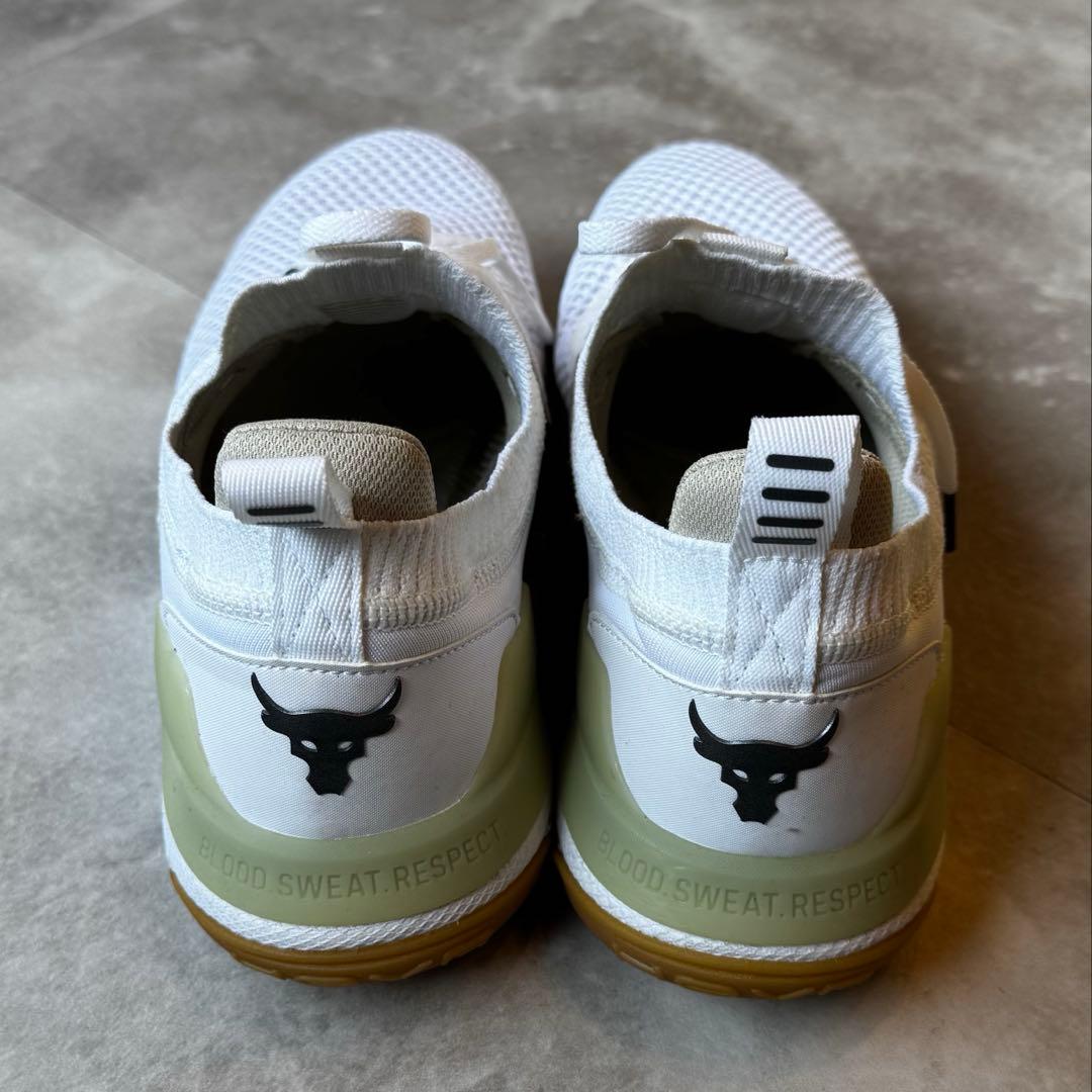 【美品】アンダーアーマー28.5cm　プロジェクトロック４　トレーニングシューズ