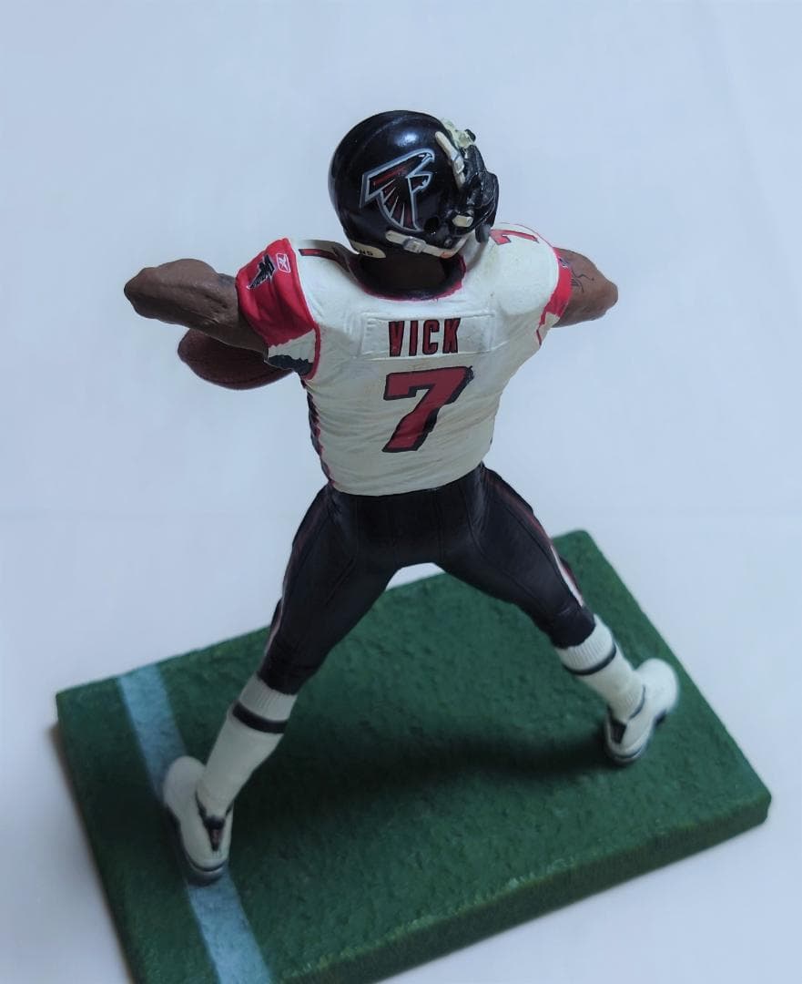 アトランタ・ファルコンズ フィギュア　J・ ジョーンズ　M ・ ヴィック