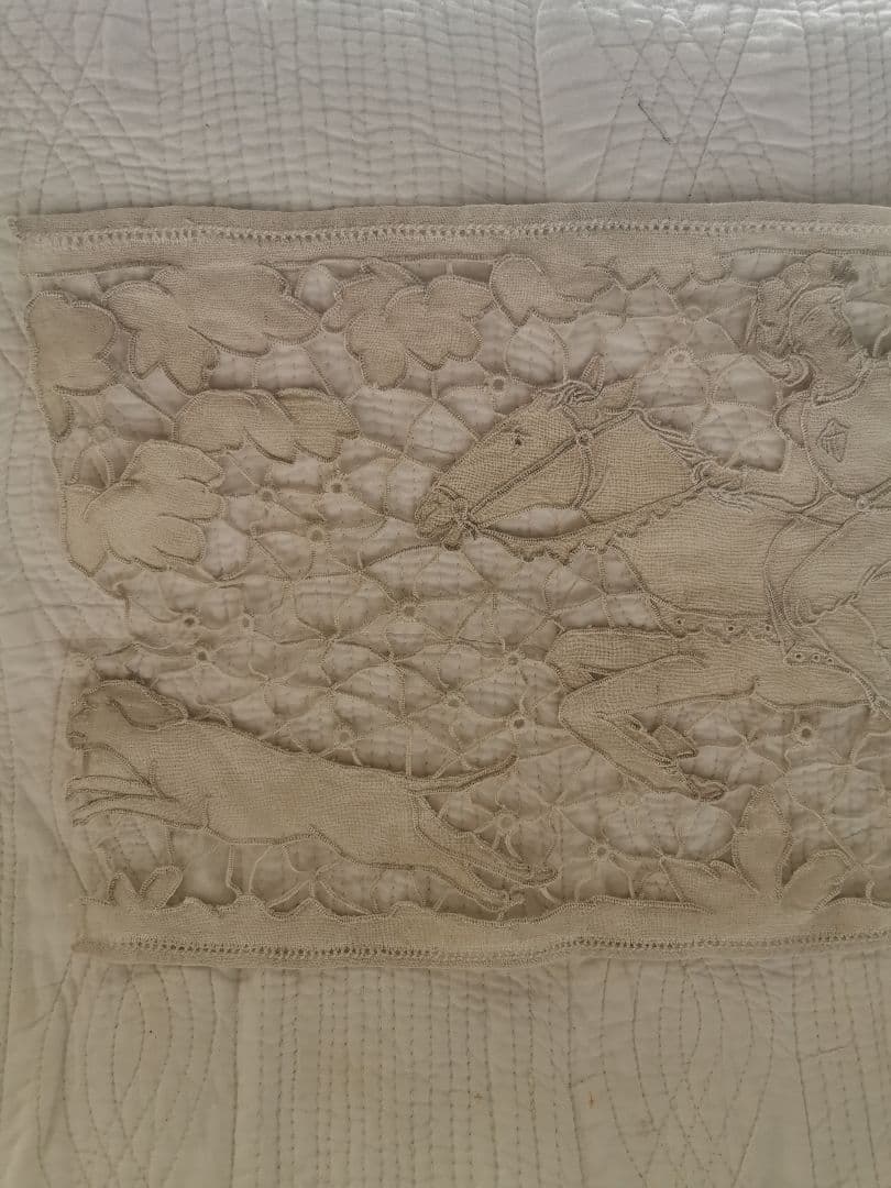 アンティーク フランス 狩猟の光景 鹿・騎馬者・犬 カットワーク リネンクロス