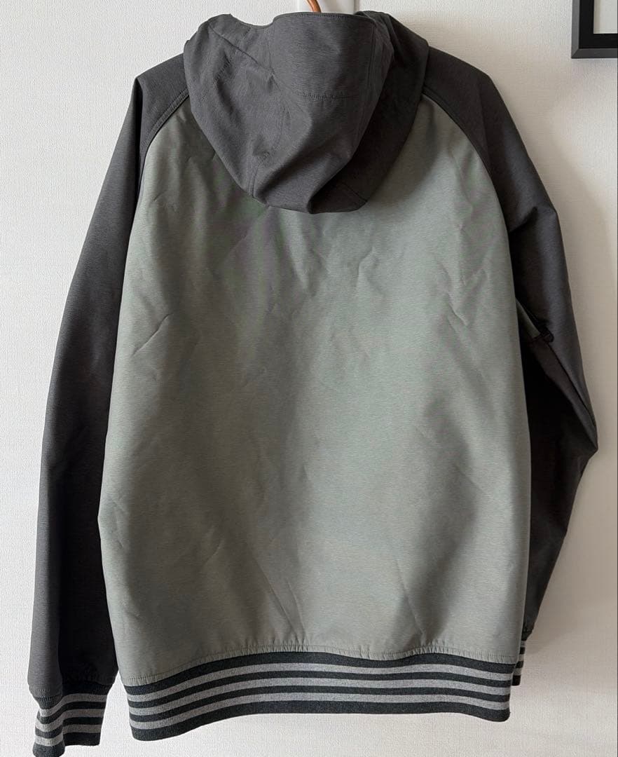 adidasオリジナルスナイロンジャケット裏起毛