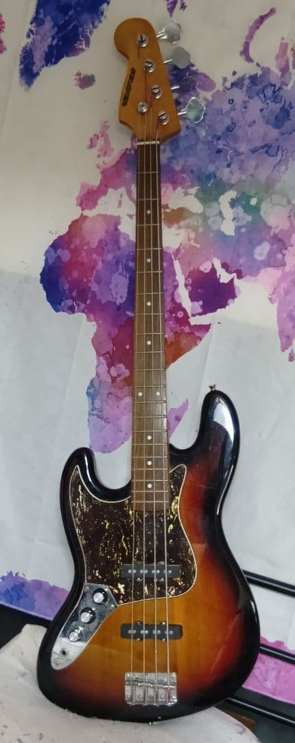 『けいおん！』秋山澪レプリカモデルエレキベース サンバースト 　大幅値下げ中！