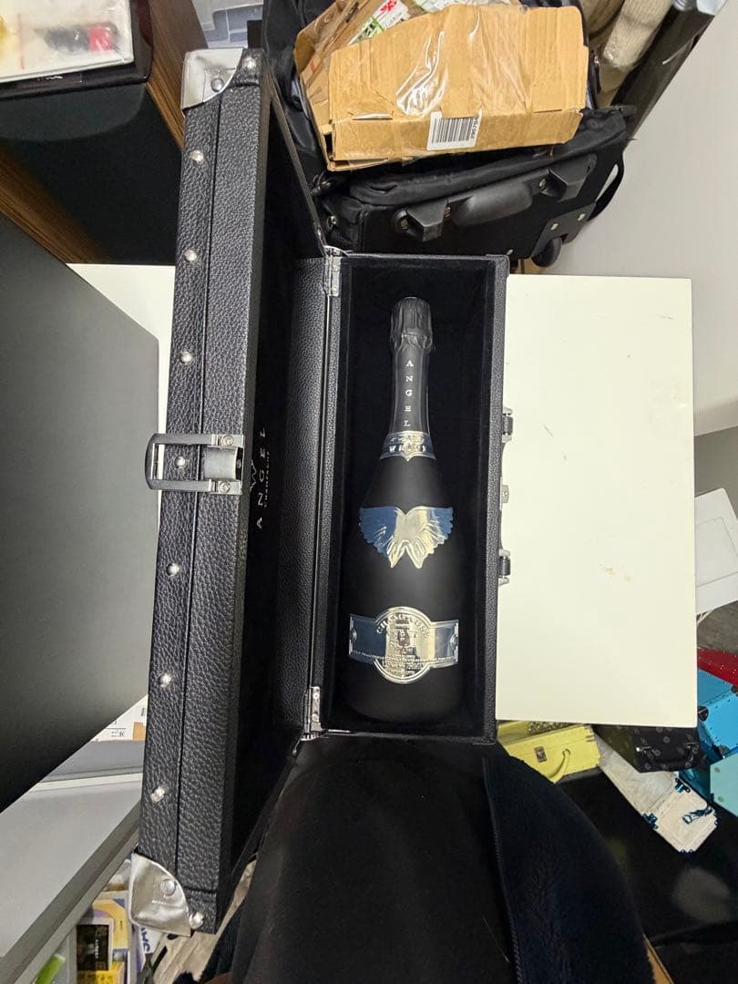 Angel Champagne マットブラックボトル