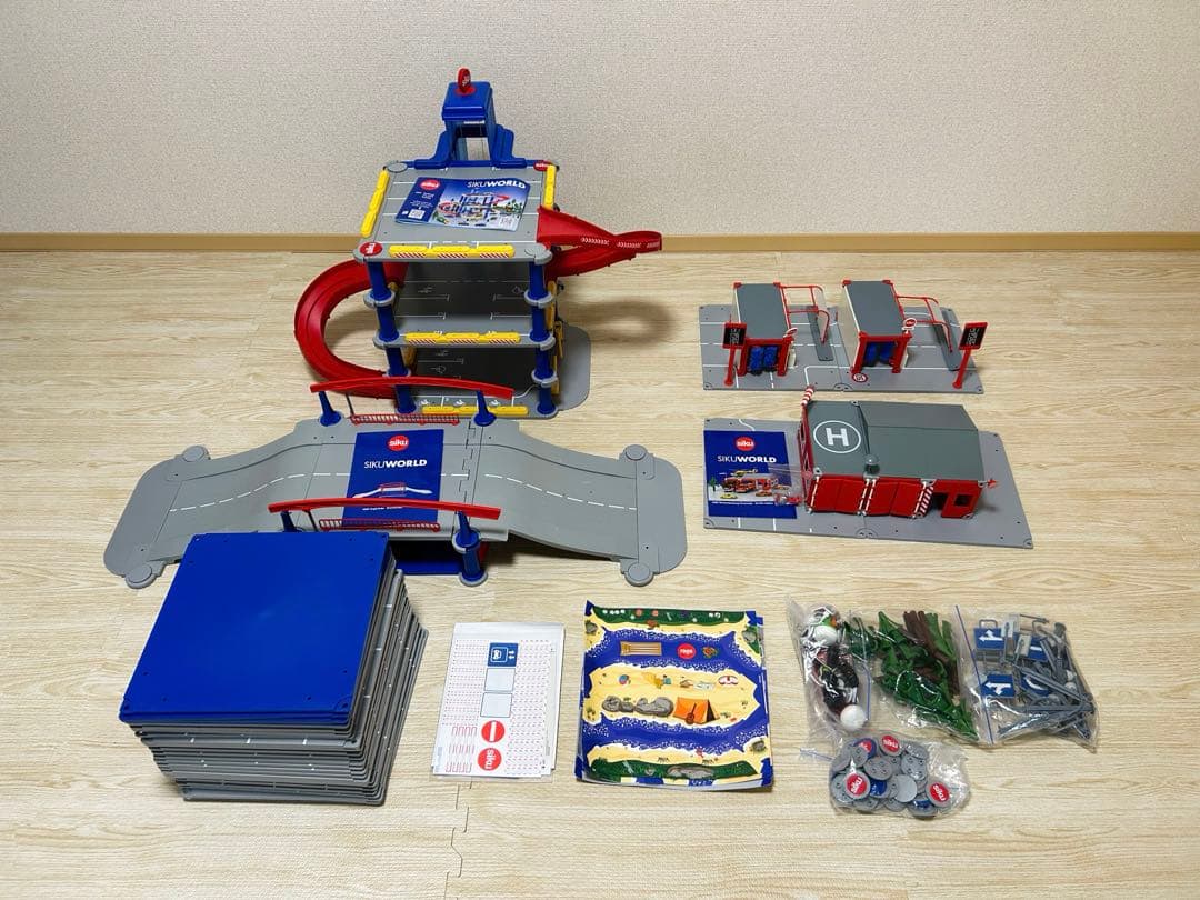 siku ボーネルンド　駐車場　消防署　ガソリンスタンド　橋　パーキングタワー