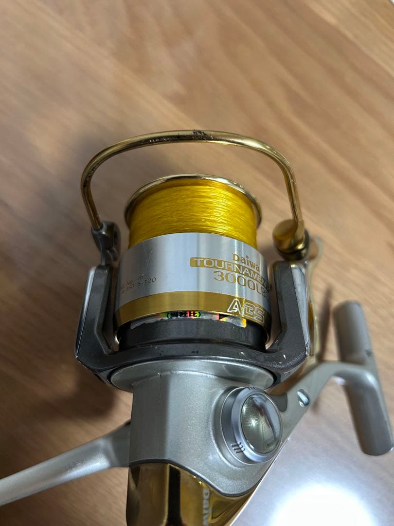 ダイワ TOURNAMENT 3000 リール 専用ケース付き
