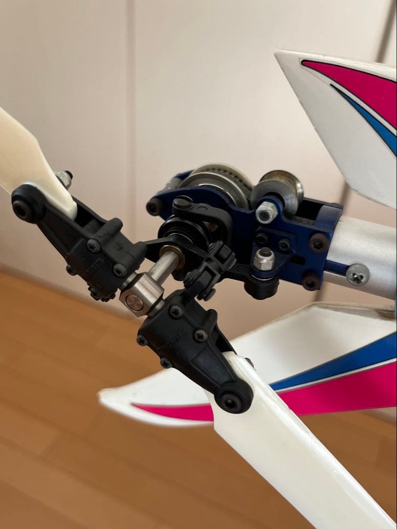 ヒロボーシャトル　TOP ARROW ボディ　ヘリコプター　ジャンク品